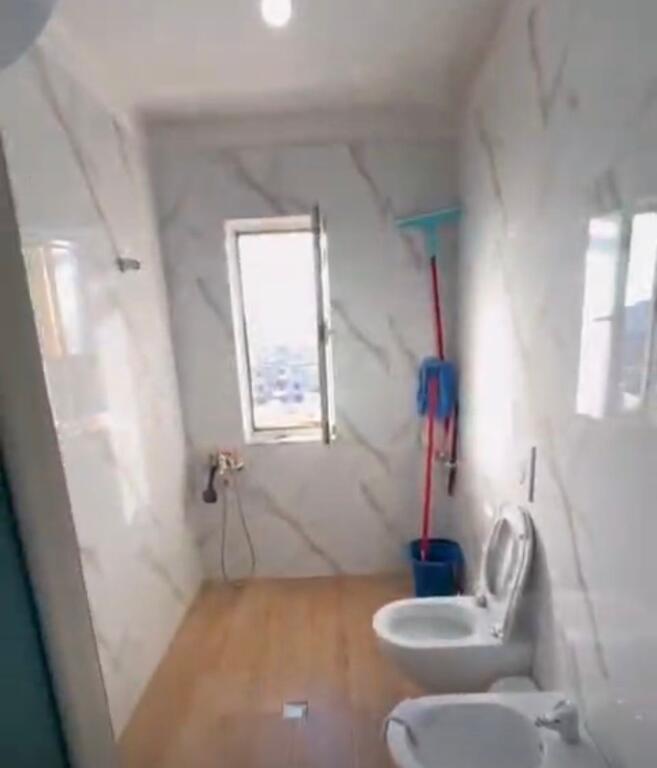 Apartament 2+1 per shitje ne Kombiant!