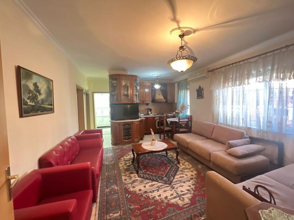 Apartament me Qira – 3+1+2, Petro Nini Luarasi