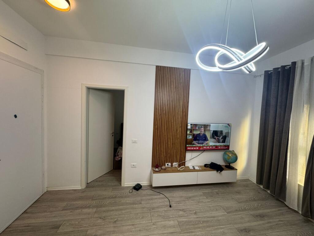 SUPER APARTAMENT ME QIRA TEK MANGALEMI