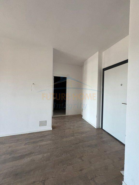 Shitet, Apartament 1+1, Kompleksi Ndregjoni, Tiranë.