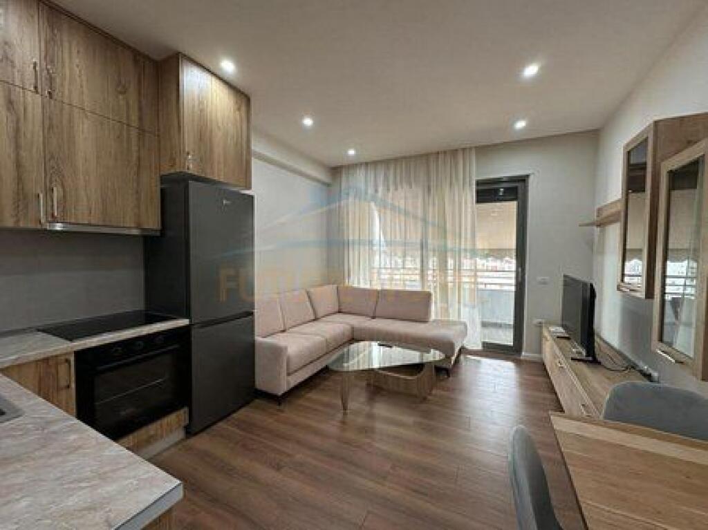 Qera, Apartament 1+1 + Post Parkimi , Rruga Ali Pashë Gucia, Pazari i Ri
