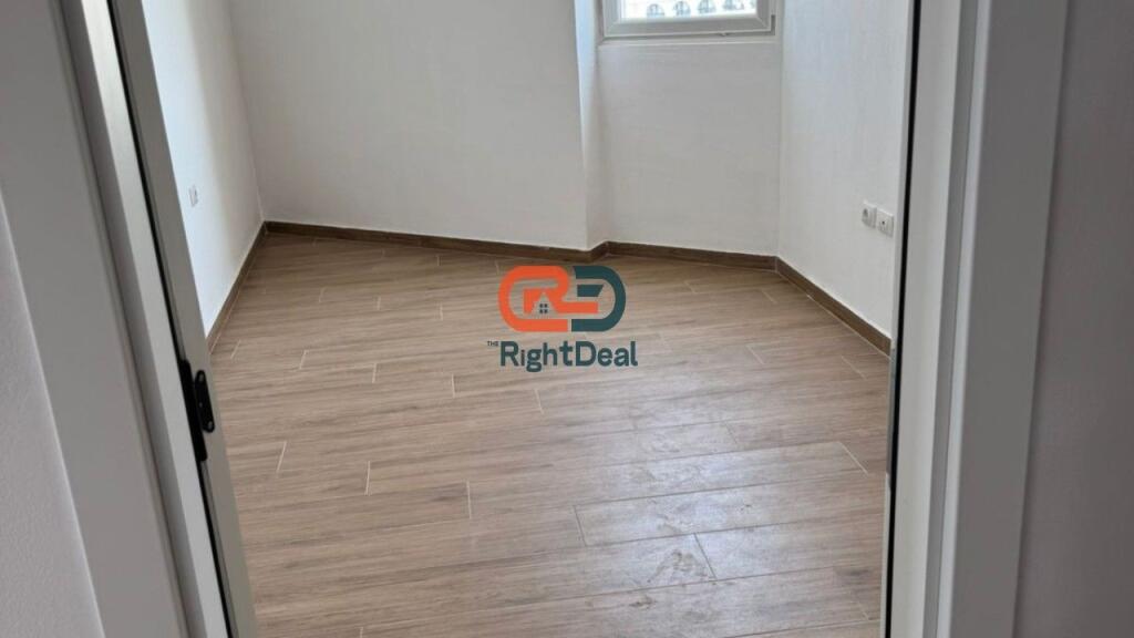 Ne Golem , Shitet Apartament 2+1 Me Pamje Nga Deti!!