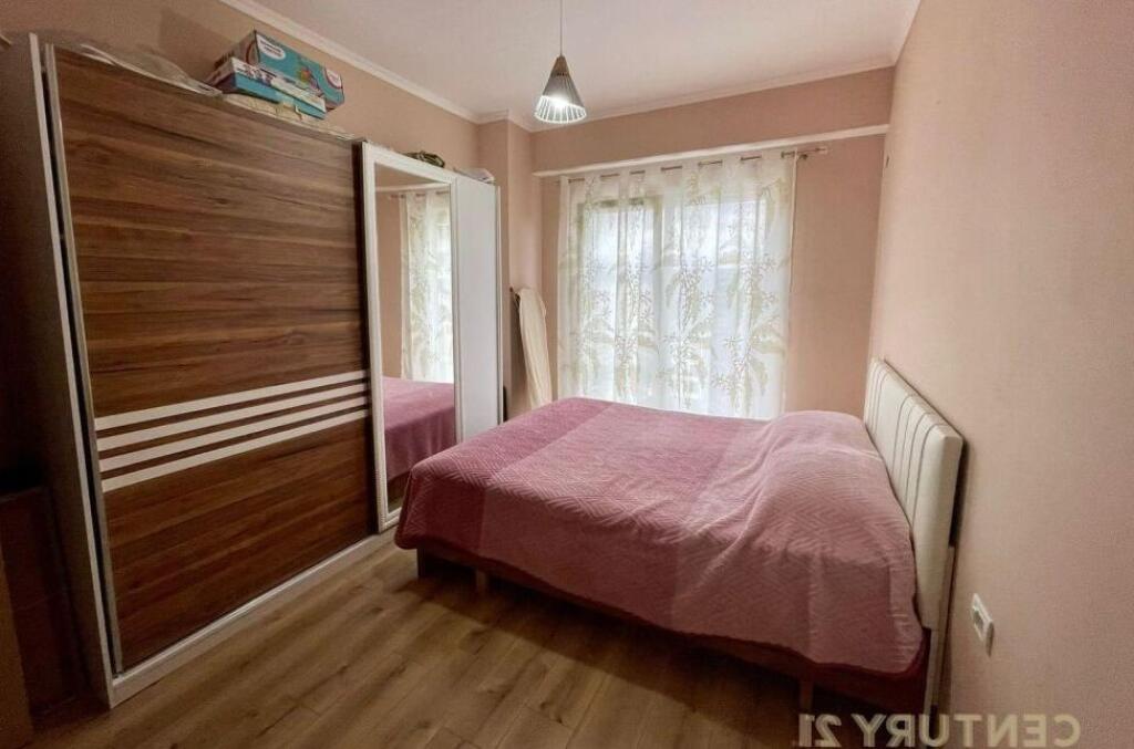 Jepet me qera apartament 1+1 te Ish Tregu Elektrik