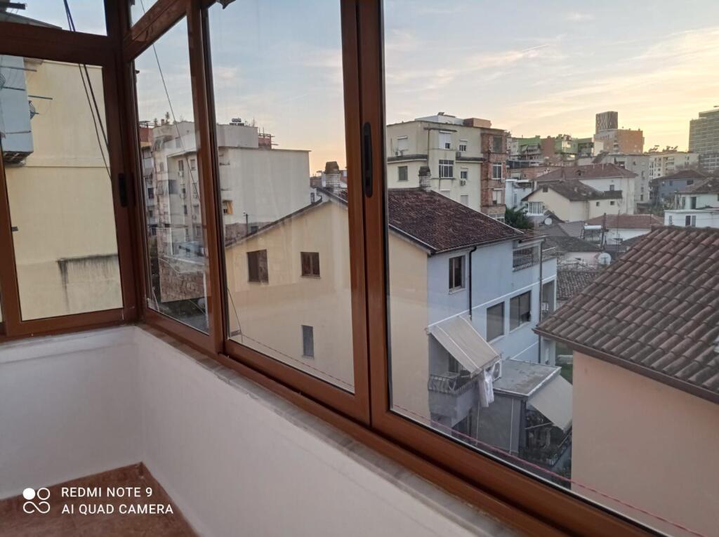 Shitet  apartament 1+1  Rr.Elbasanit