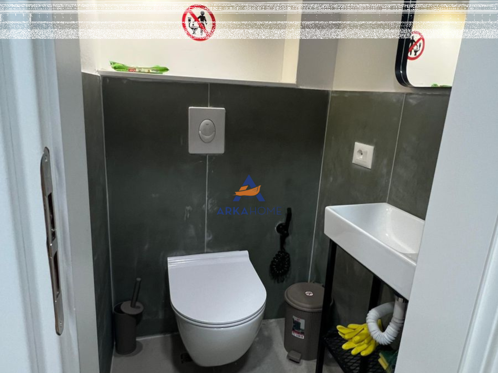 JEPET ME QERA AMBJENT 75 M2 "RRUGA MYSLYMSHYRI " 120.000 LEKE