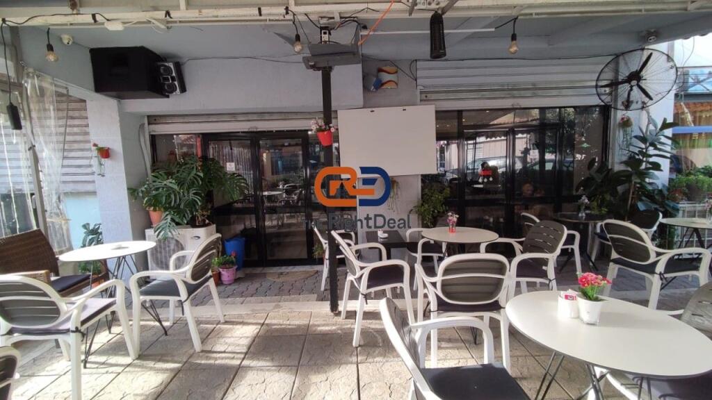 Te Komuna E Parisit, Shitet Bar-Kafe Perfekte Per Investim !!