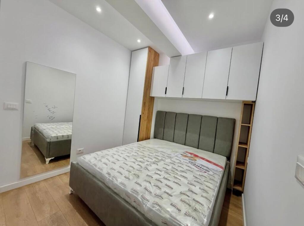 Appartamento in Vendita a Komuna e Parisit