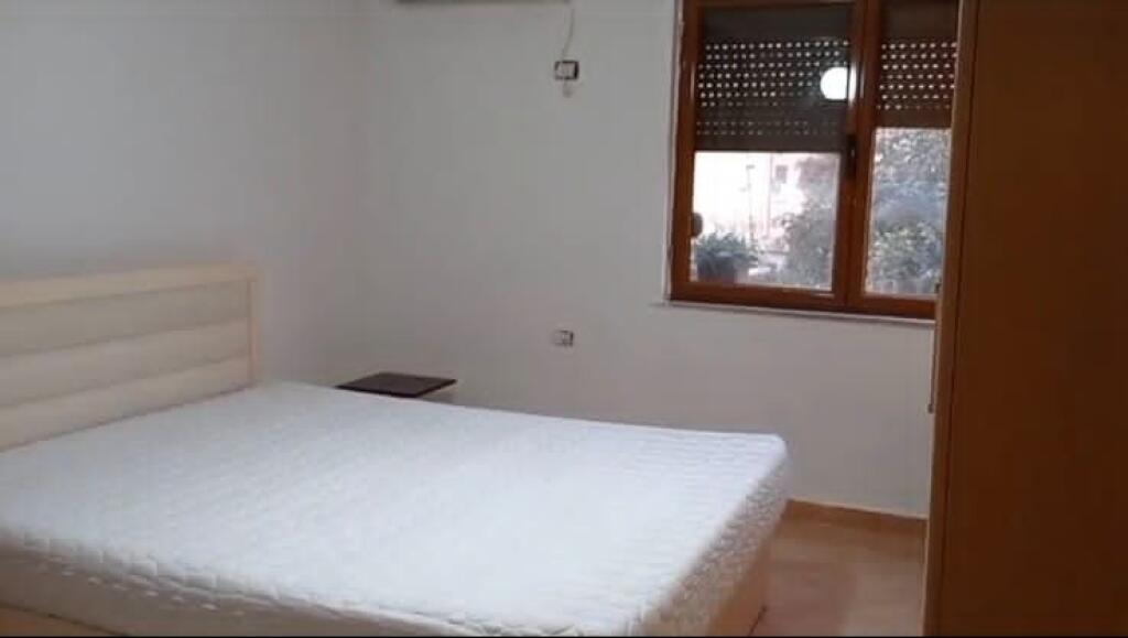 Shitet  apartament 1+1  Rr.Elbasanit