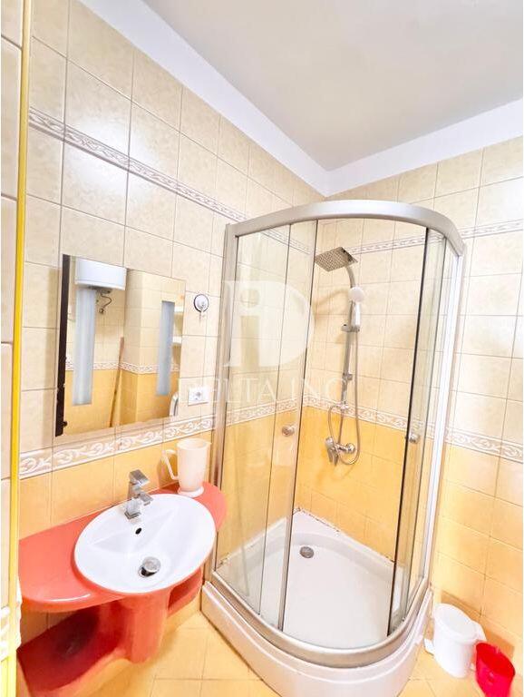 Jepet me qira një apartament i mobiluar tek Komuna e Parisit, në kompleksin KIKA 1