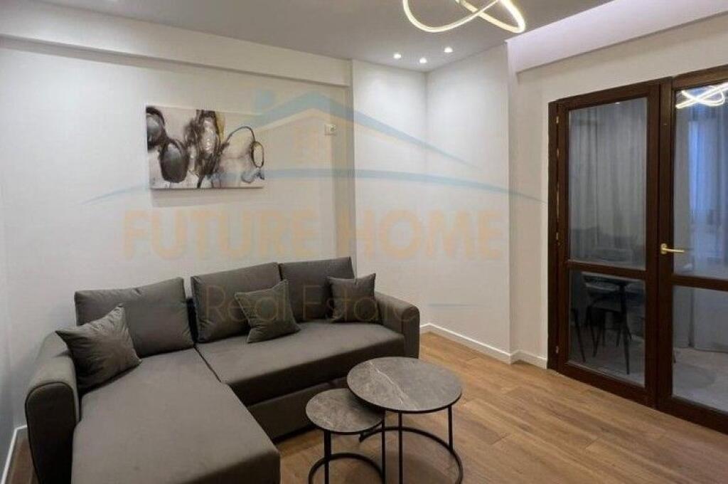 Shitet, Apartament 1+1, Komuna e Parisit, Tirana