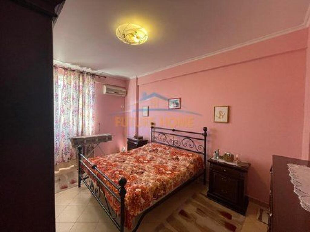 Shitet, Apartament 3+1+2, Porcelan, mbrapa Universitetit UET, Tiranë.