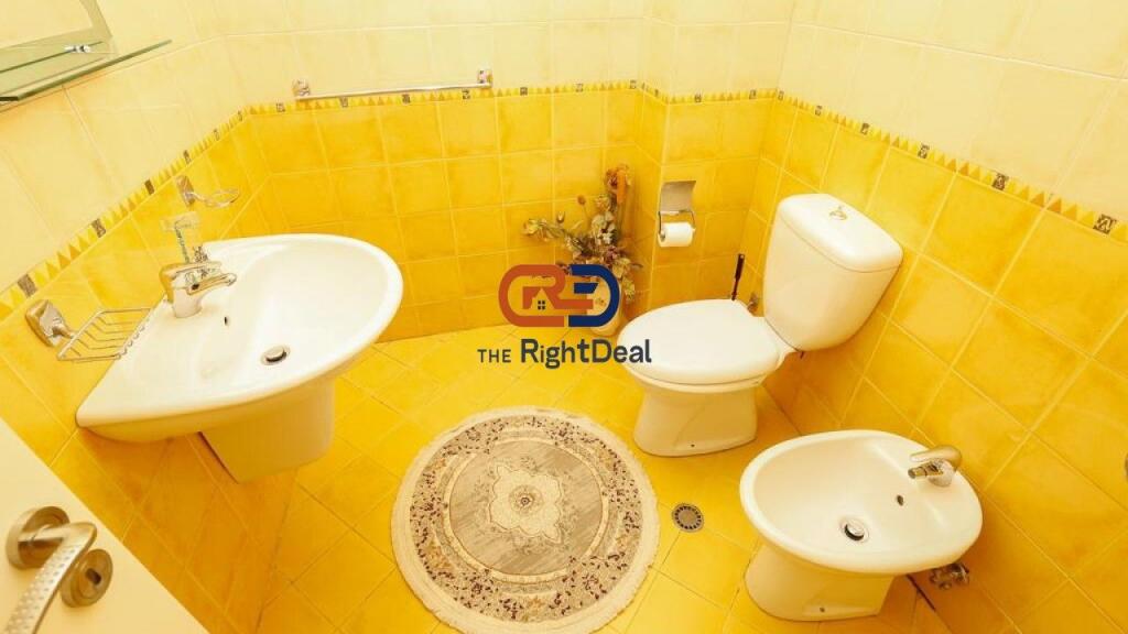 Ne Qender, Jepet Me Qira Super Apartament 3+1+2, Me Pamje Nga Sheshi Skenderbej !!