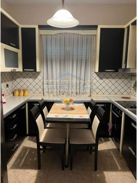 Qera, Apartament 2+1+2, Rruga Branko Kadia, Xhamlliku, Tirane