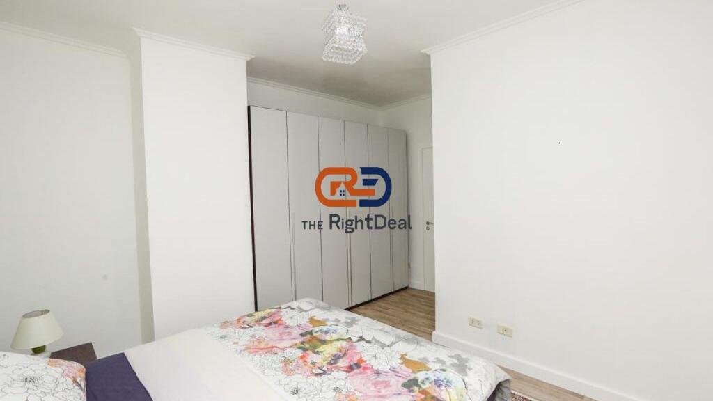 Ne Qender, Jepet Me Qira Super Apartament 3+1+2, Me Pamje Nga Sheshi Skenderbej !!