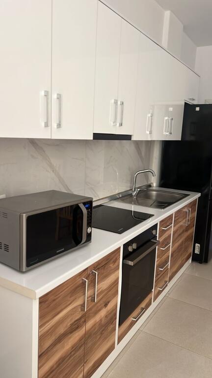 📍 Jepet me Qera Super Hyrje Private Poshtë Spitalit Amerikan 2 afer Spitaleve QSUT