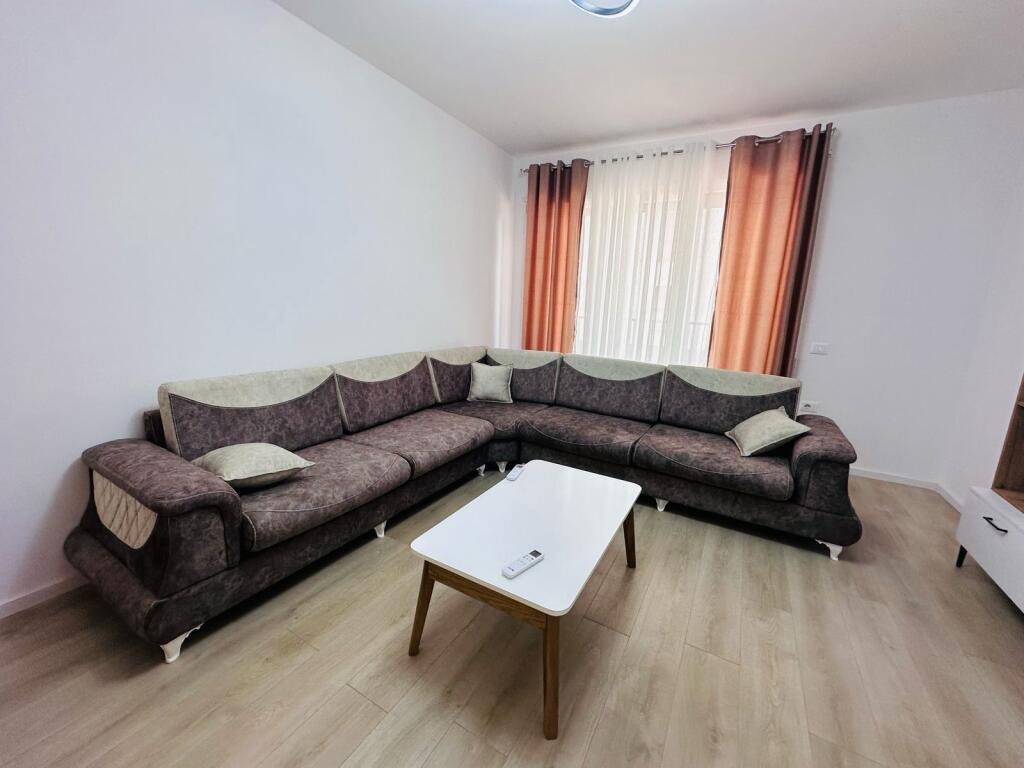 Jepet Me Qera Apartament 2+1+2 Tualete + 1 Ballkon