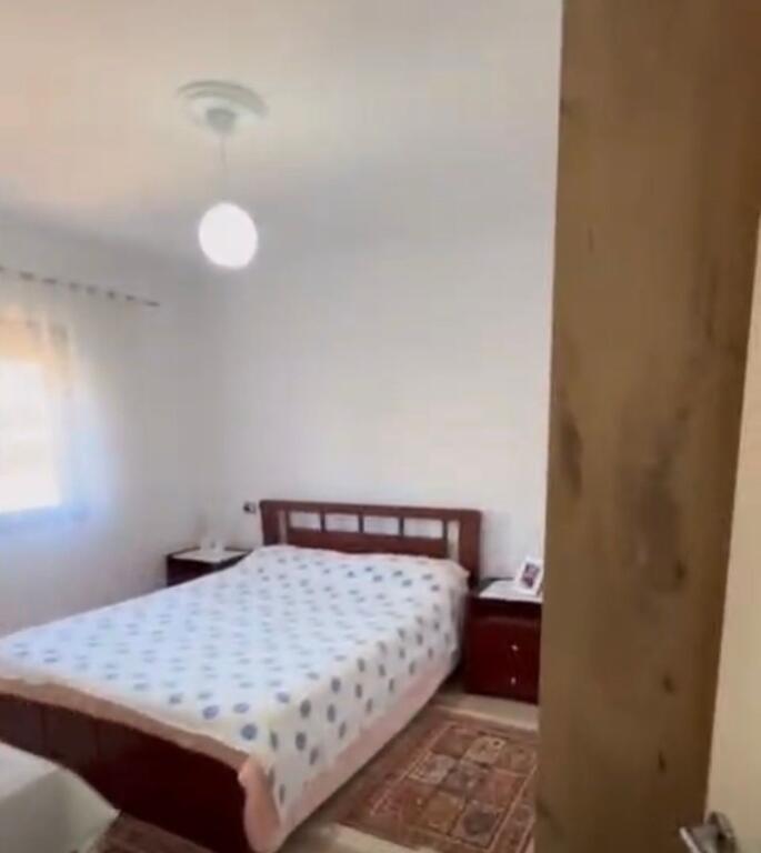 Apartament 2+1 per shitje ne Kombiant!