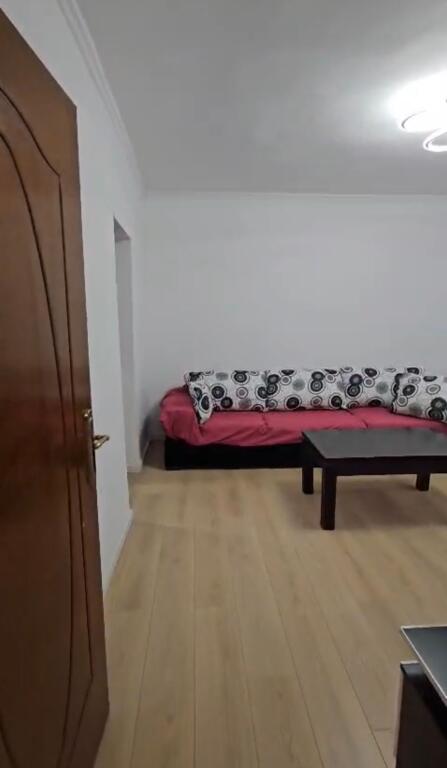 Apartament 2+1 me qera tek White Bar tek Irfan Tomini
