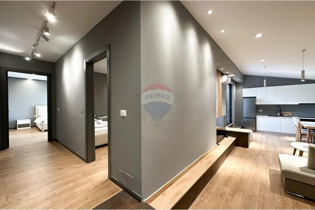 Shitet Apartament 2+1 me verandë në Farkë !