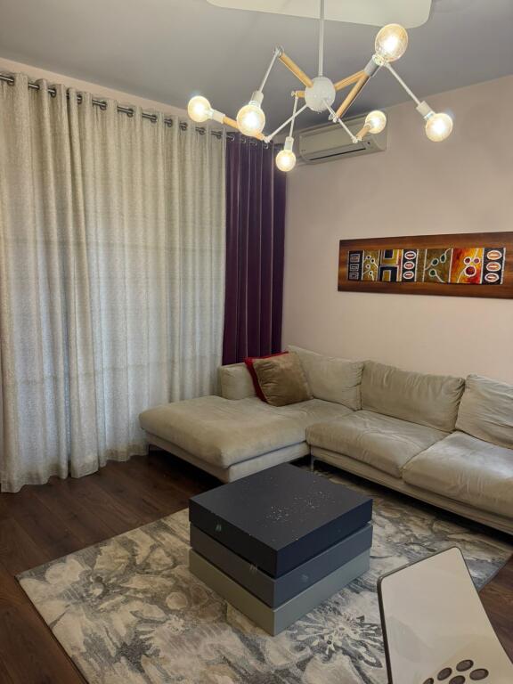 1+1,i mobiluar me mundesi parkimi,liqeni i thate ,600 euro