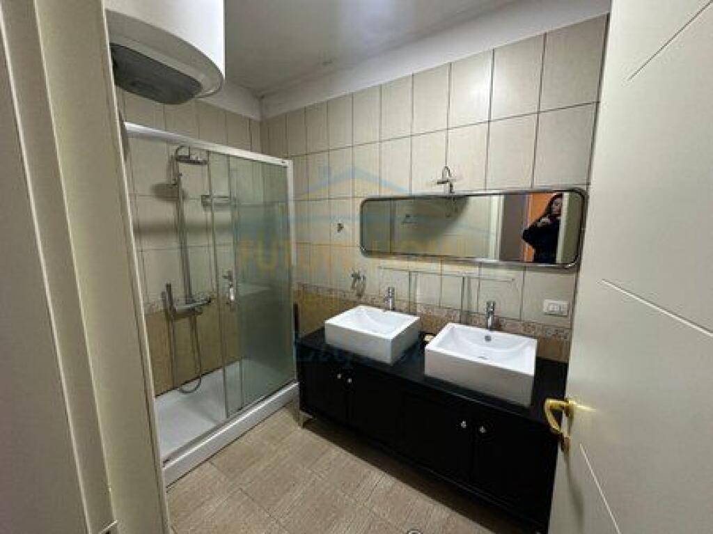 Shitet, Apartament 2+1, Liqeni i Thatë, Tiranë.