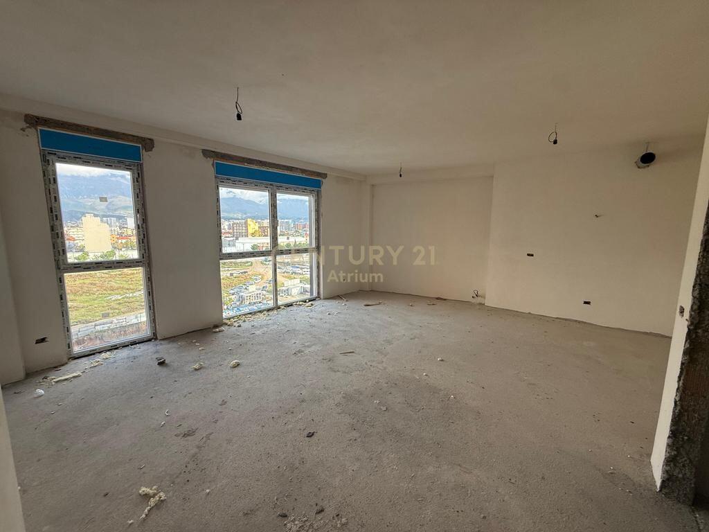 Apartament 3+1+2 per shitje tek Bulevardi i Ri