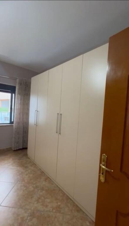 🏢Don Bosko,prane Shkolles 9-vjecare“Vace Zela“jepet me qera apartament,2+1,i mobiluar.55,000Leke     