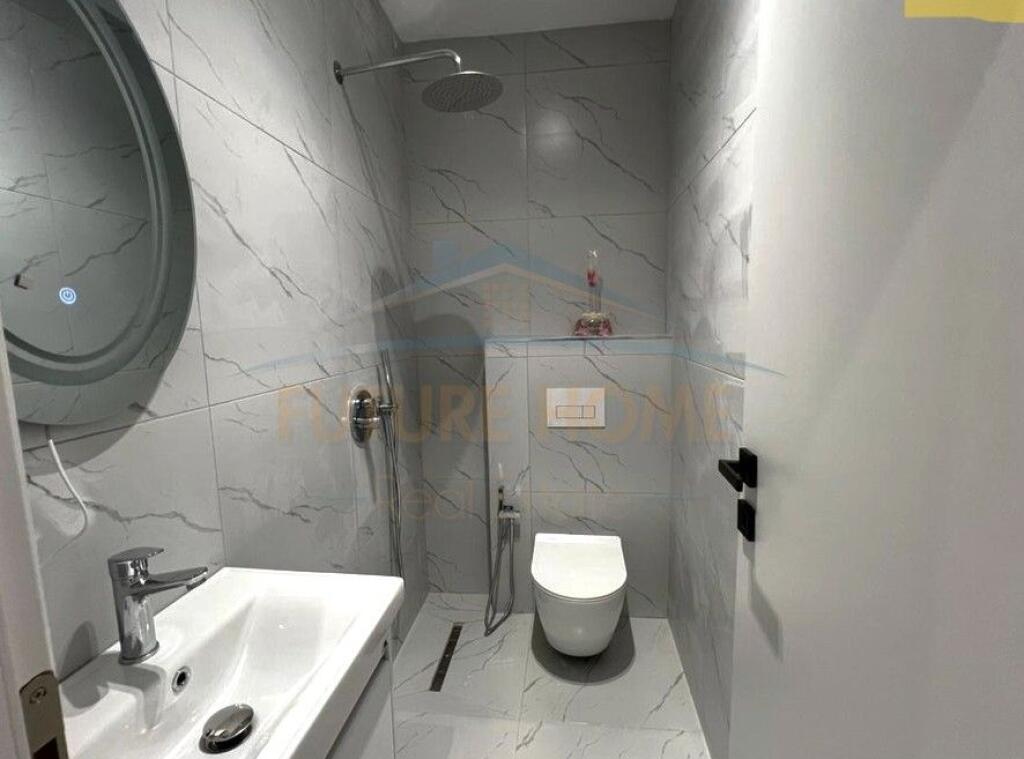 Shitet, Apartament 1+1, Komuna e Parisit