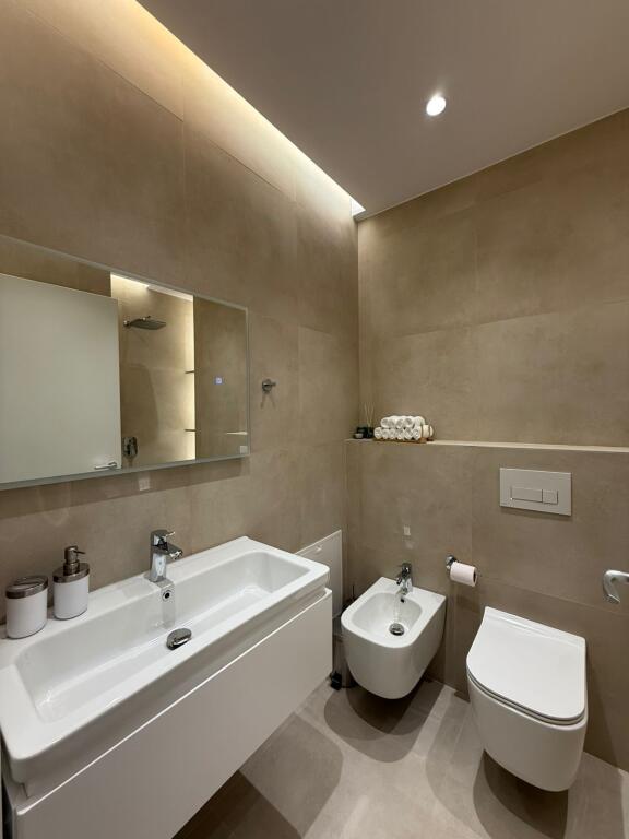 🏠 SHITET GARSONIERE TEK KOMUNA E PARISIT 📍 Pranë Parkut Olimpik