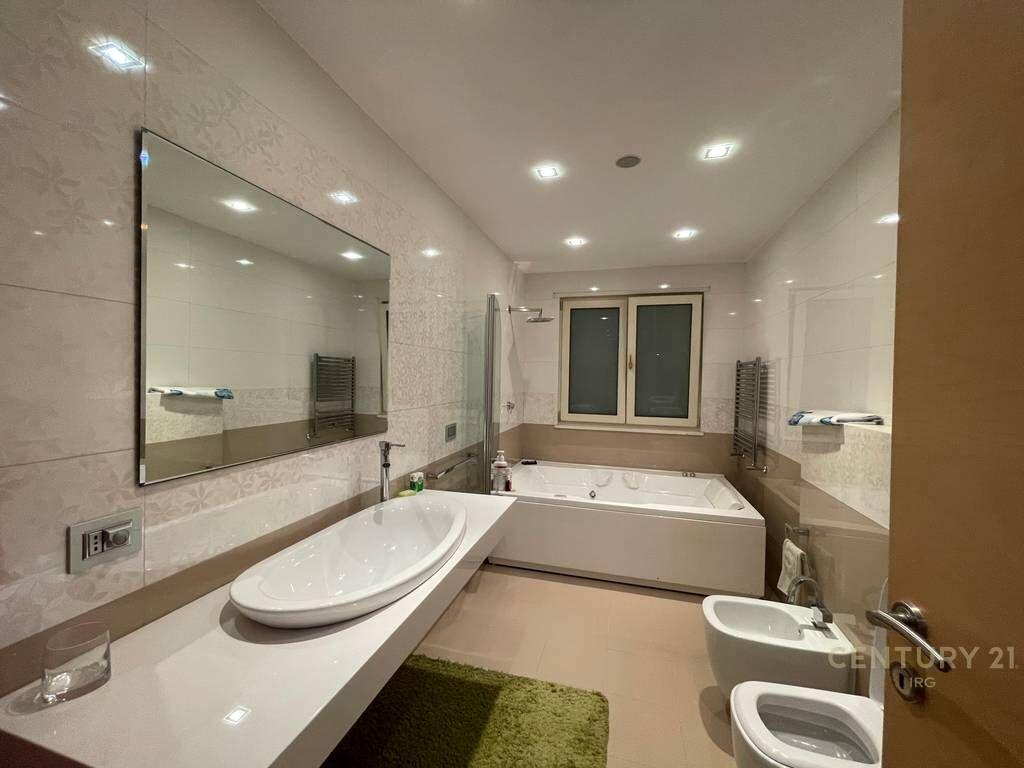 Penthouse panoramik 565 m2 ne Mbikalimin e Komunes se Parisit