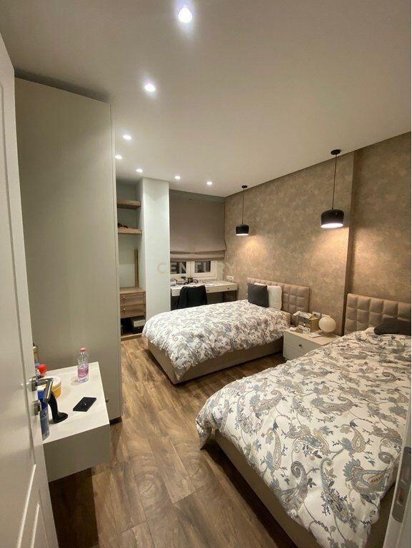 APARTAMENT 3+1+2 ME QERA TEK RRUGA E BARRIKADAVE ! 1,700 € /Muaj