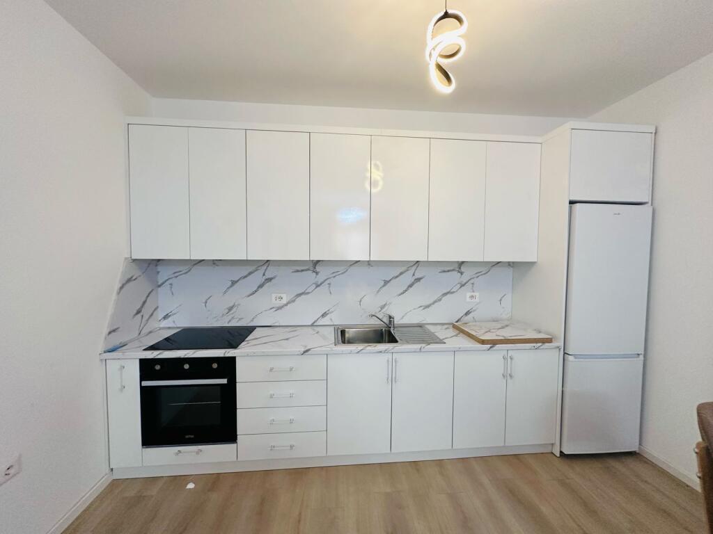 Jepet Me Qera Apartament 2+1+2 Tualete + 1 Ballkon