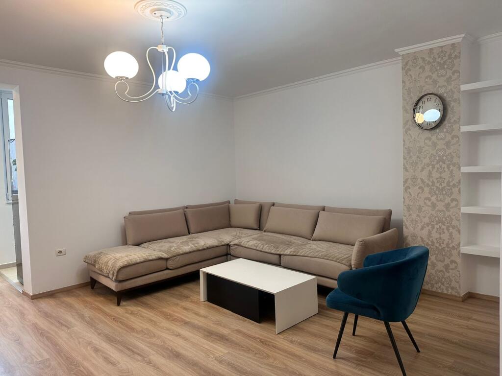 Apartament 3+1+2 me qira Pazari i Ri