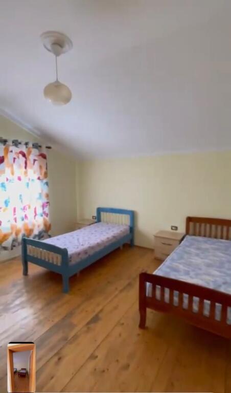 Jepet Shtepi  me qera,    ne Vile 2+1       ID   13933   