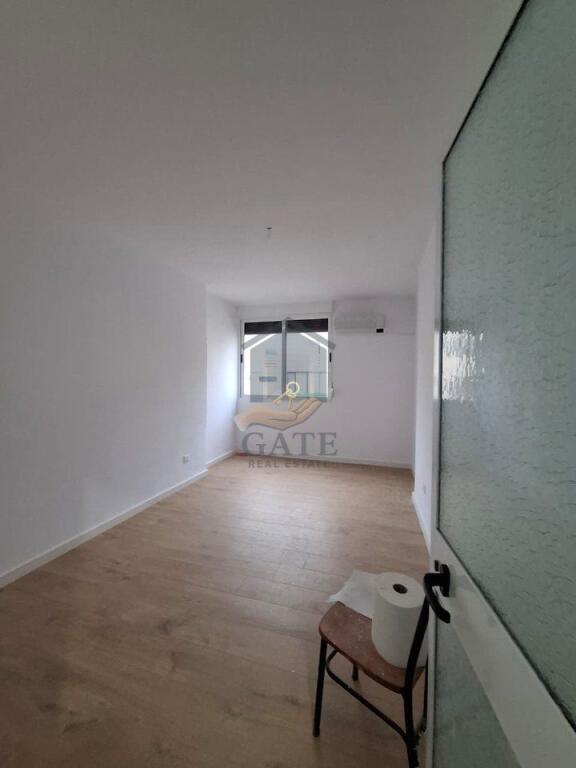 📌 Shitet Apartament 1+1 me Pamje Deti – Plazh, pranë Hotel Adriatik