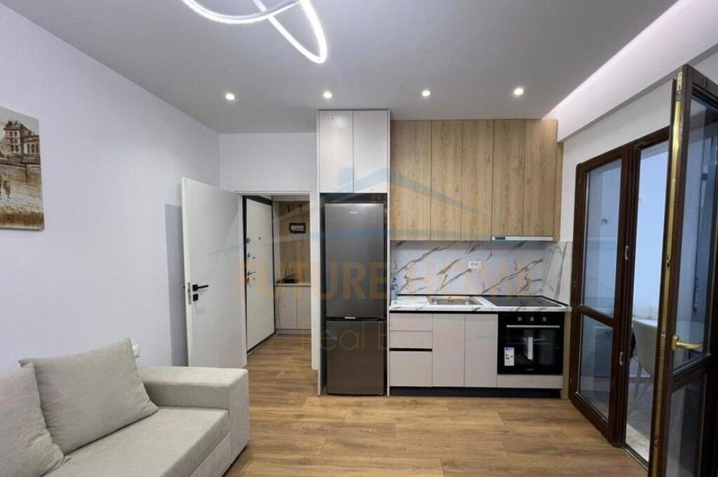 Shitet, Apartament 1+1, Komuna e Parisit, Tirane.