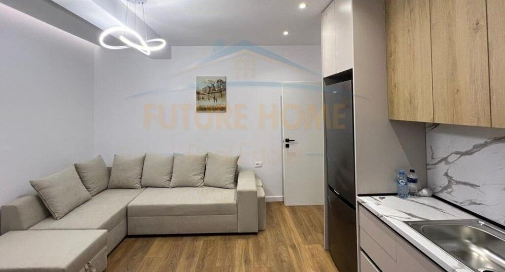 Shitet, Apartament 1+1, Komuna e Parisit, Tirane.