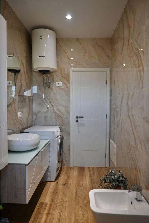 Apartament 2+1 me Qira në Unazën e Vogël, përballë Kompleksit Delijorgji 700 € /Muaj