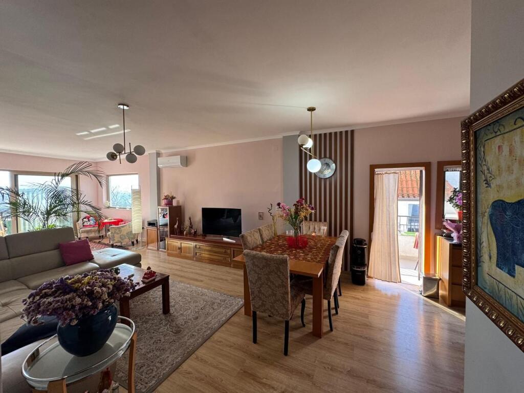 Ap 2+1+2 tualete+parkim per qera -Linze...