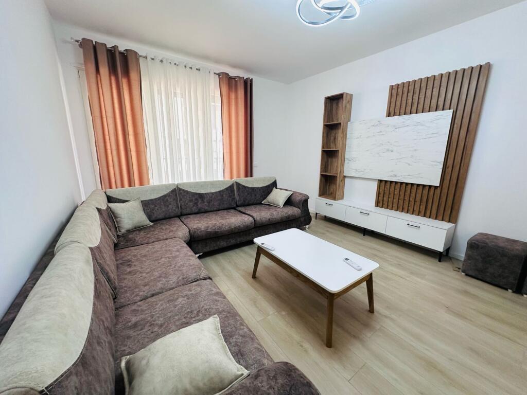 Jepet Me Qera Apartament 2+1+2 Tualete + 1 Ballkon