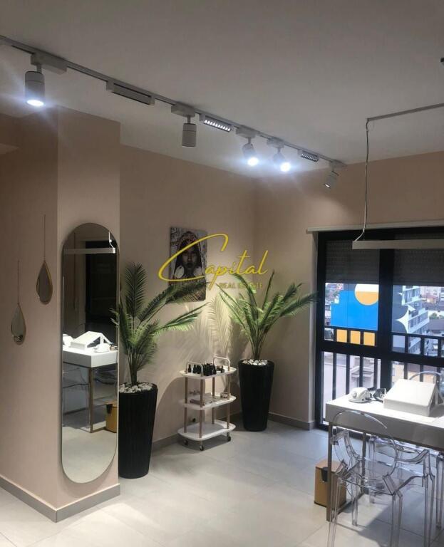 UFFICIO IN AFFITTO 120 M2 VIA DIBRES 750 EURO