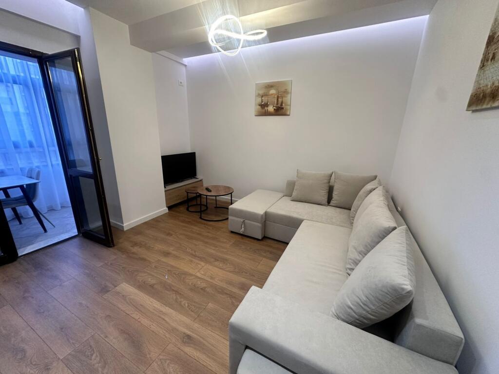 Shitet apartsment 1+1 tek komuna e Parisit