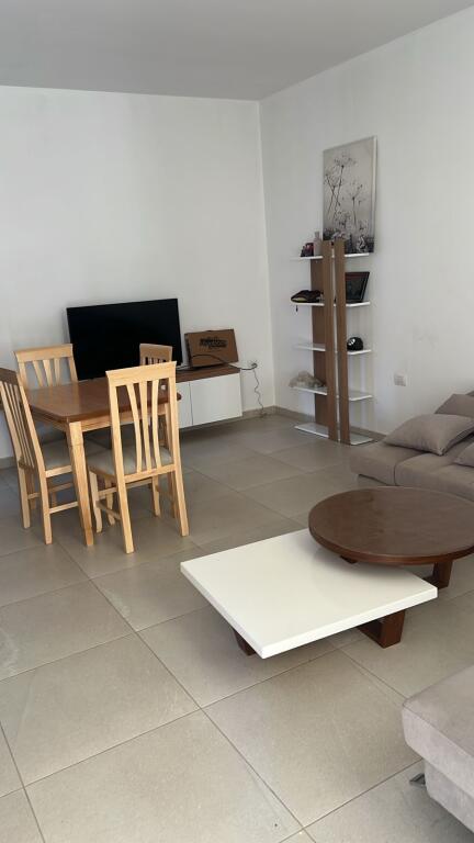 📍 Jepet me Qera Super Hyrje Private Poshtë Spitalit Amerikan 2 afer Spitaleve QSUT