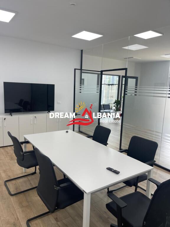 Locale ufficio di 200 m² e 2 posti auto inclusi in affitto a Mezez vicino a Top Channel (ID 42611168)