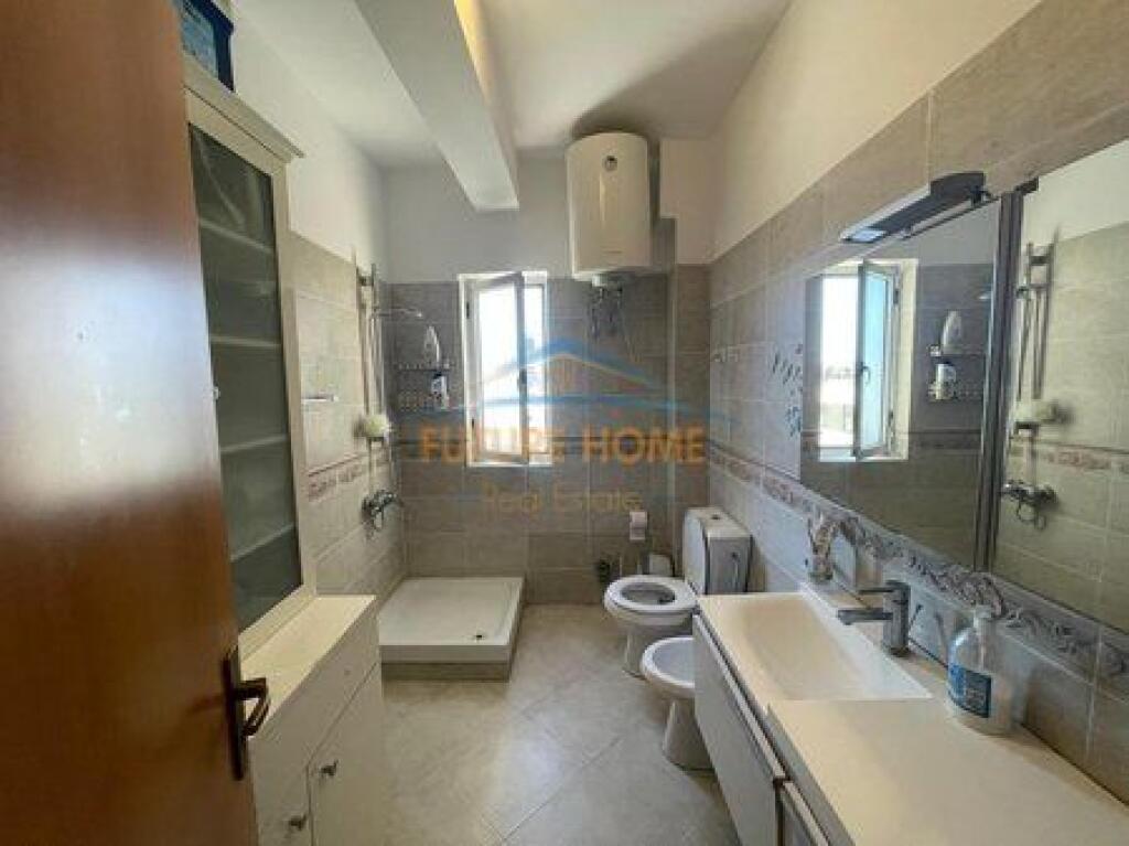 Shitet, Apartament 3+1+2, Porcelan, mbrapa Universitetit UET, Tiranë.