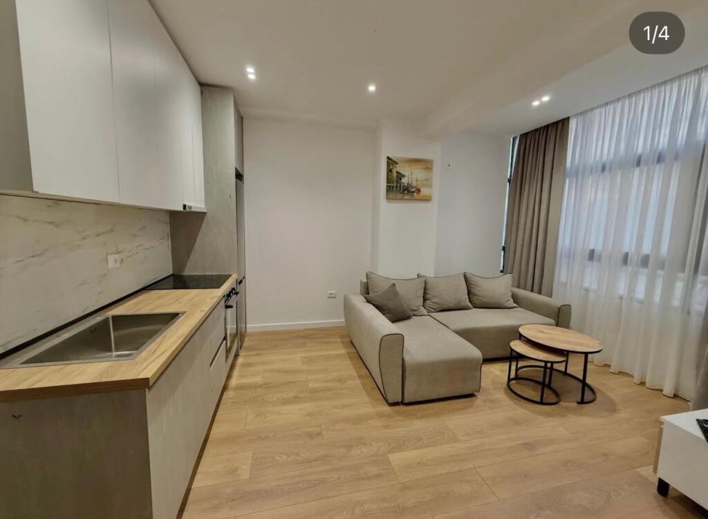 Appartamento in Vendita a Komuna e Parisit