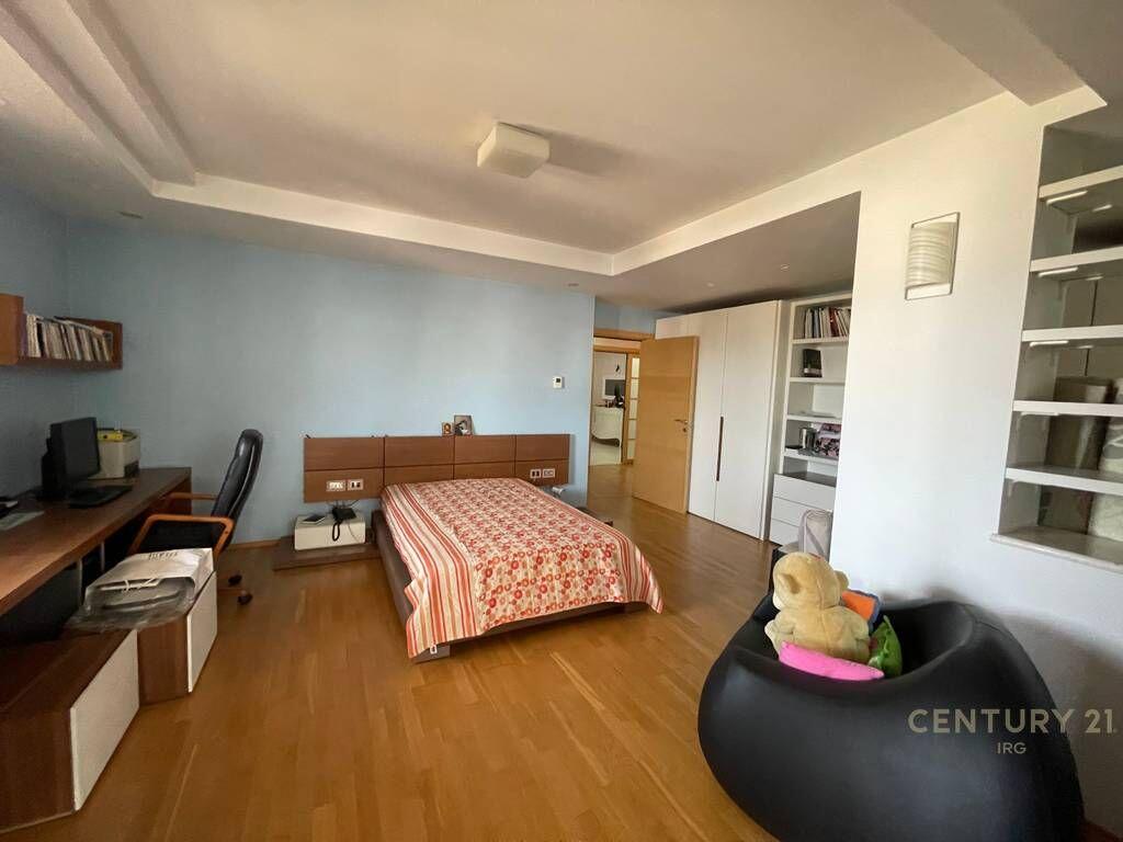 Penthouse panoramik 565 m2 ne Mbikalimin e Komunes se Parisit
