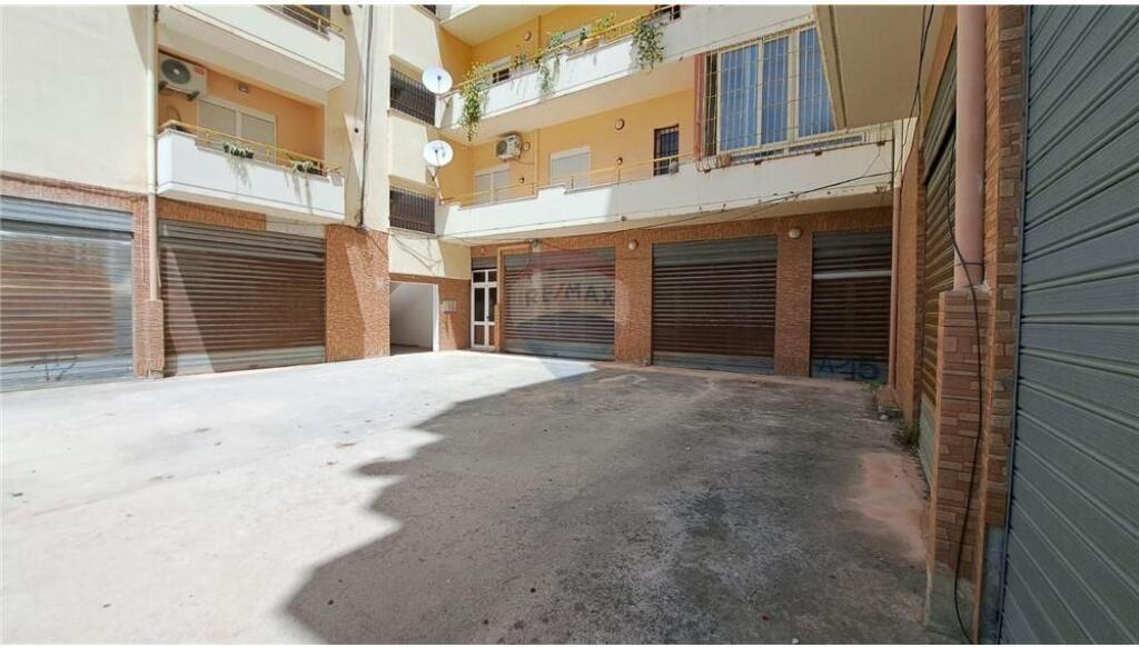 Dyqane per Shitje, Lungomare, Vlorë