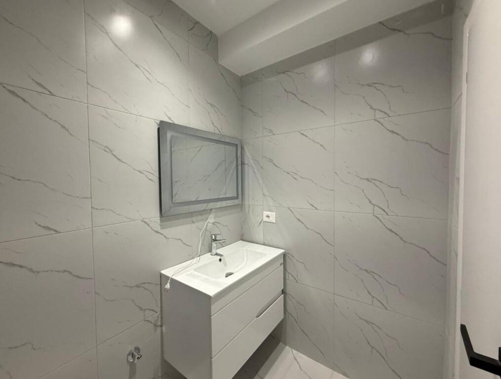 Apartment 1+1 for sale Komuna Parisit 145000