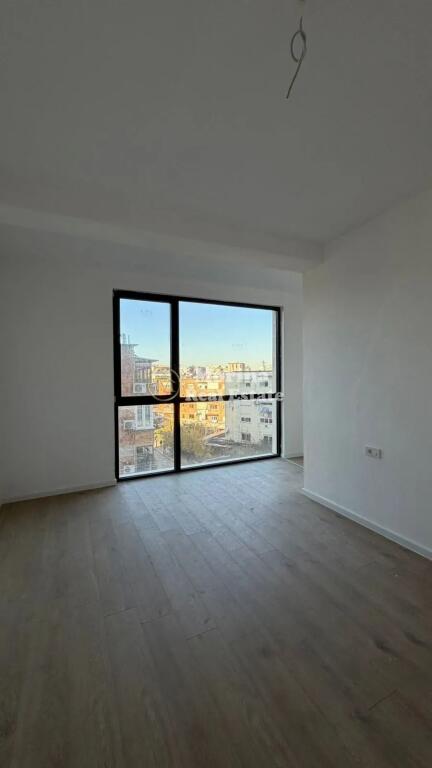 Rent | Business Premises | Mine Peza Street | 1500 €/month